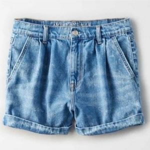 American Eagle high rise mom shorts - size 4 - denim jean shorts - pleated